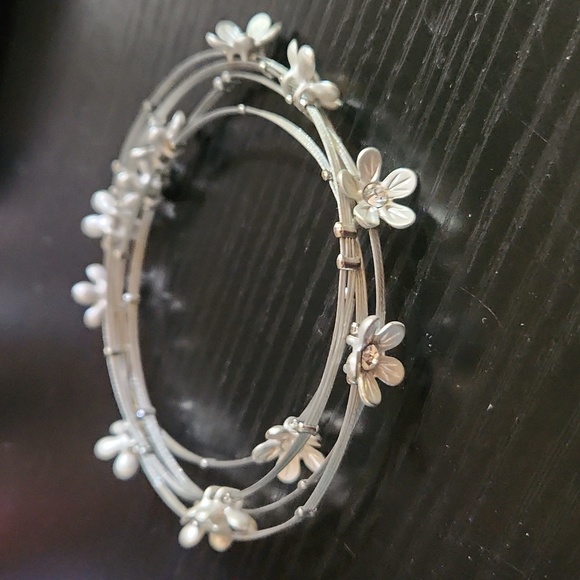 Silver Floral Bracelet - Picture 4 of 4